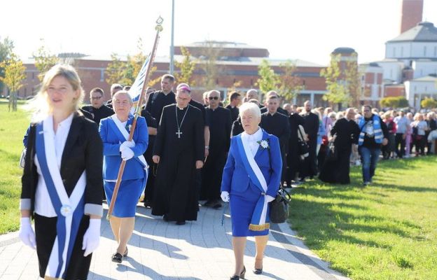 Pielgrzymi przejdą w procesji różańcowej z Białych Mórz do Łagiewnik