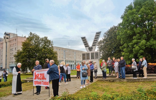 Mieszkańcy Nowej Huty modlili się m.in. na pl. Centralnym