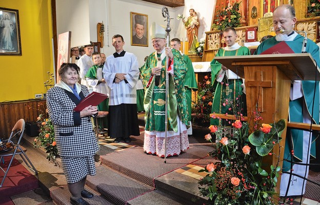 Wśród odznaczonych znalazła się Józefa Furtak, od 30 lat animatorka życia wspólnotowego w parafii