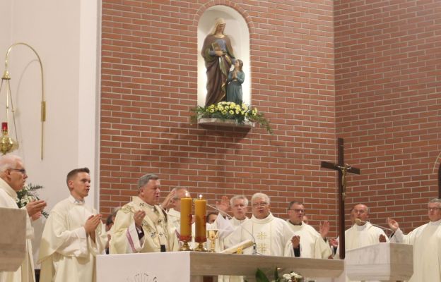 Eucharystii w parafii św. Anny we Wrocławiu-Oporowie przewodniczył abp Józef Kupny