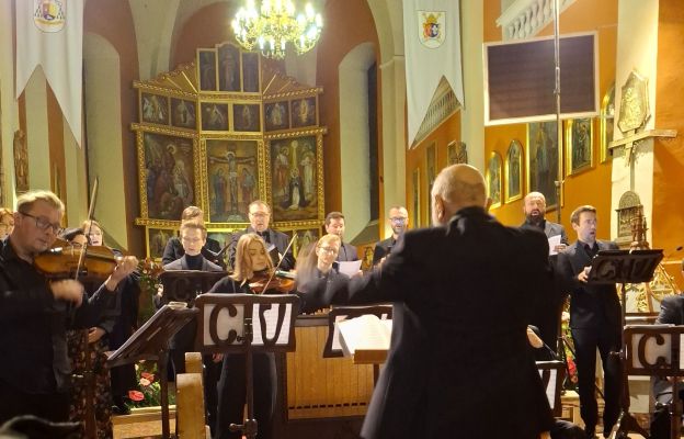 Poaugustiański Zespół Klasztorny w Żaganiu,Niedziela,tygodnik katolicki Skarby z biblioteki augustianów