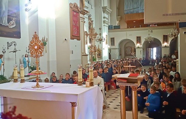 Liturgiczna Służba Ołtarza przed Jezusem Eucharystycznym