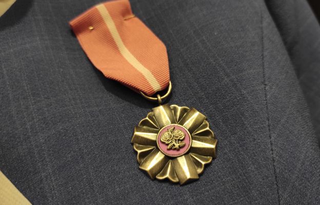 Medal za Długoletnie Pożycie Małżeńskie to nagroda dla par, które przeżyły ze sobą 50 lat. Ustanowione w 1960 roku odznaczenie nadawane jest przez Prezydenta Rzeczpospolitej.