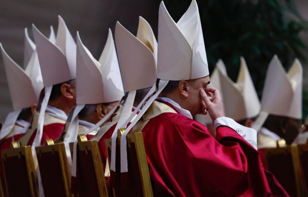 modlitwa,papież Franciszek,Niedziela,tygodnik katolicki Ponad 100 biskupów zmarło w zeszłym roku. Papież zachęca do modlitwy za nich