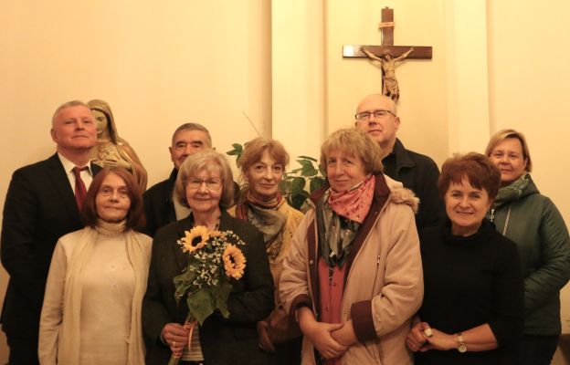 Pamiątkowe zdjęcie na zakończenie spotkania z p. Marią Sonią Krok