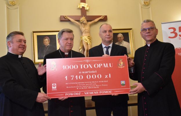 Przekazanie symbolicznego bonu na 1000 ton opału