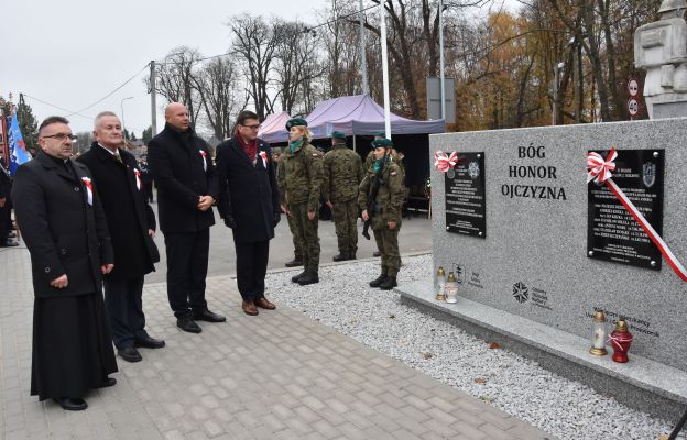 Złożenie hołdu bohaterom Ojczyzny