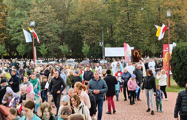 Idą na spotkanie z Matką i Orędowniczką