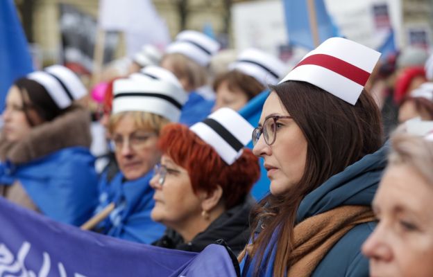 Protest pielęgniarek przed Kancelarią Prezesa Rady Ministrów