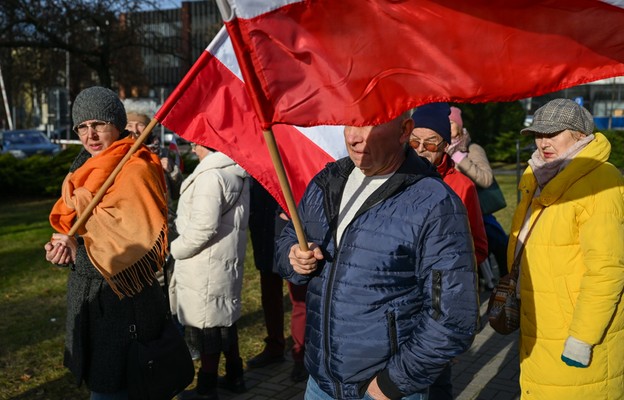 Pikieta przed budynkiem UMCS w Lublinie