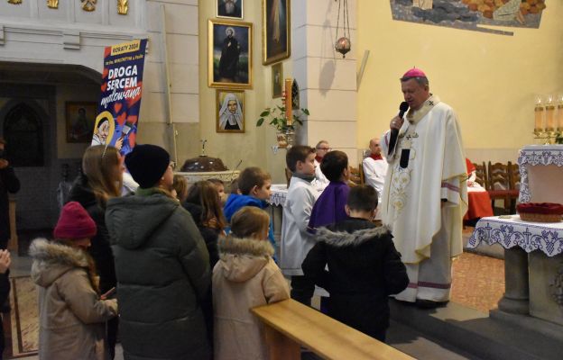 Na zakończenie Mszy świętej, ks. abp Józef Kupny wygłosił mini - katechezę do dzieci