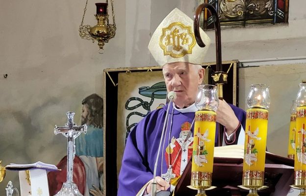 Bp Ignacy Dec podczas homilii w par. Św. Mikołaja w Kaczorowie