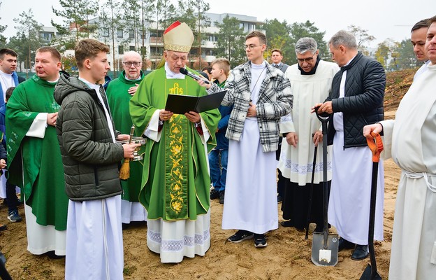 Wkopaliśmy pierwszą łopatę pod budowę kościoła