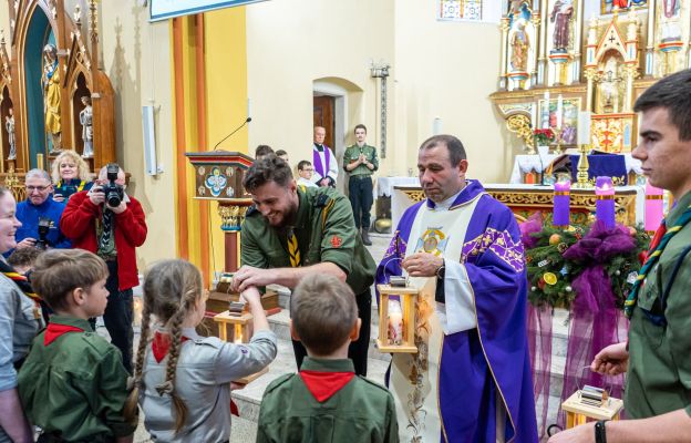 Przekazanie Betlejemskiego Światła Pokoju 