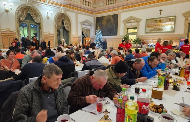 Wigilia była dla potrzebujących momentem spotkania z drugim człowiekiem. 