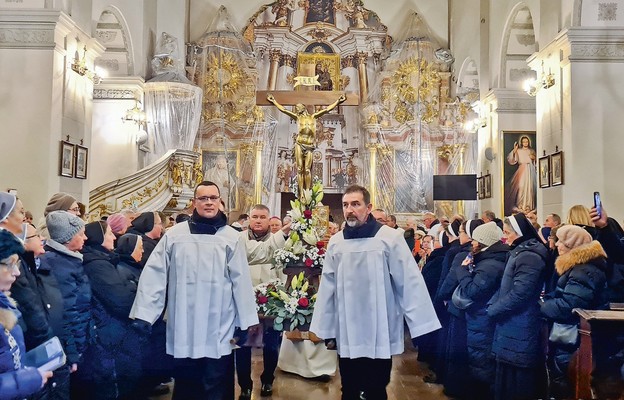 Procesja z krzyżem jubileuszowym