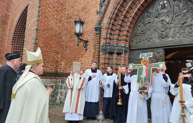 Otwarcie Roku Świętego – przed wejściem do bazyliki św. Jakuba