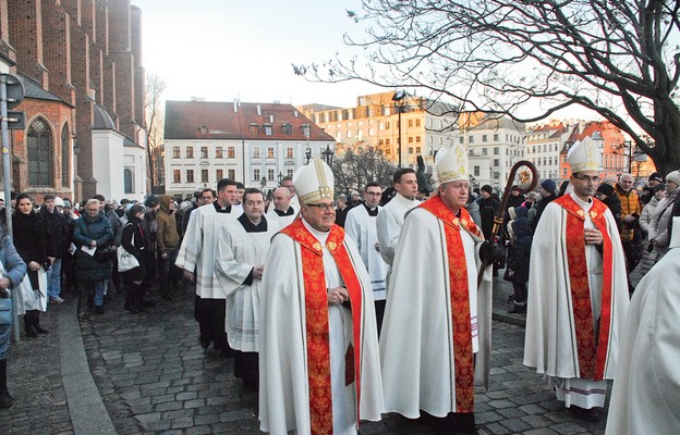 Procesja z kościoła NMP na Piasku do katedry