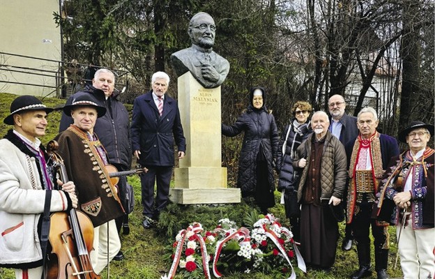 Popiersie bp. Małysiaka odsłonięte w Szczawnicy