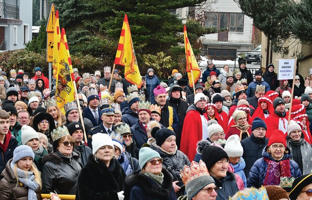 Orszak zamierzał do stajenki betlejemskiej