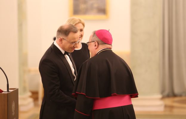 Nuncjusz apostolski w Polsce abp Antonio Guido Filipazzi i prezydent Andrzej Duda z pierwszą damą