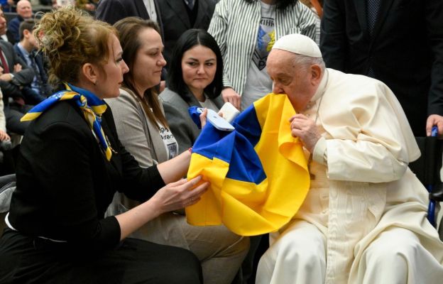 Przedstawicielki stowarzyszenia zaginionych żołnierzy z Papieżem Franciszkiem