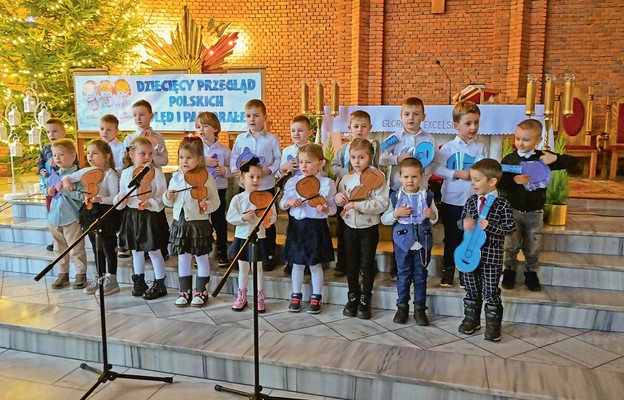 Artyści zachwycili nie tylko śpiewem, ale również strojami i rekwizytami