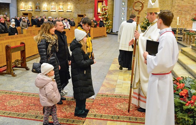 Relikwie św. Joanny Beretty Molli wniosła jedna z rodzin z parafii