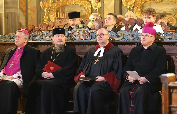 Od lewej: abp Józef Kupny, abp Jerzy Pańkowski, bp Waldemar Pytel, bp Marek Mendyk