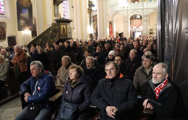 Spotkanie zgromadziło przedstawicieli męskich wspólnot z całej diecezji. Niektórzy panowie przybyli z małżonkami