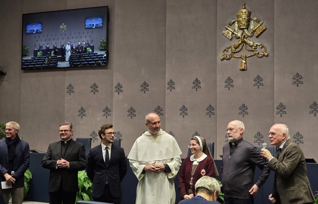 Watykańska Fundacja Jana Pawła II współorganizuje Dni Papieskie w Rzymie. Na zdjęciu konferencja prasowa z tej okazji prowadzona przez rzecznika Watykanu w Sali Prasowej Stolicy Apostolskiej (2024)