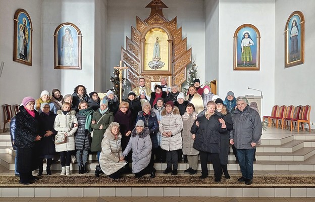 Uczestnicy spotkania w sanktuarium Matki Bożej Fatimskiej