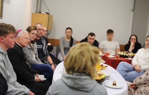 Abp Marek Jędraszewski spotkał się z powodzianami. 