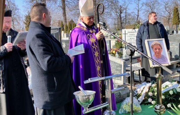 Oleśnica. Pożegnanie Wandy Szpiłyk – mamy kapłana Piotra