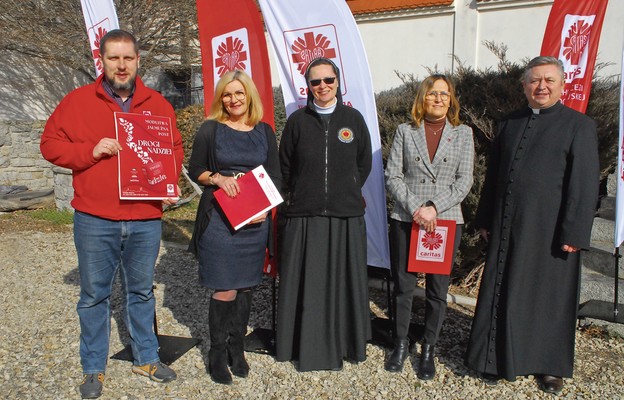 O działalności Caritas opowiadali na konferencji: ks. Dariusz Amrogowicz, Justyna Kądziel-Doktor, s. Aneta Banyś, Wioletta Suseł i Paweł Trawka