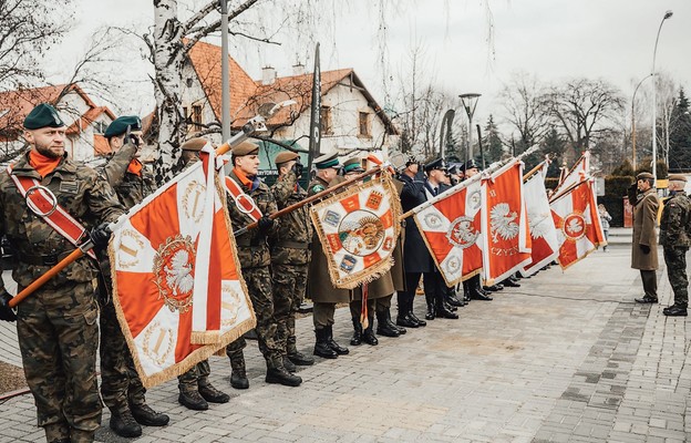 Służby mundurowe wystawiły swoje poczty sztandarowe