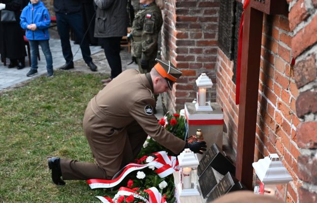 Uczestnicy złożyli hołd ofiarom