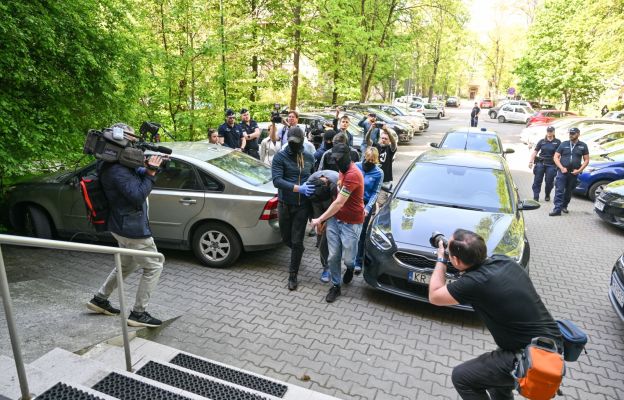 35-letni funkcjonariusz Służby Więziennej został zatrzymany i doprowadzony do prokuratury
